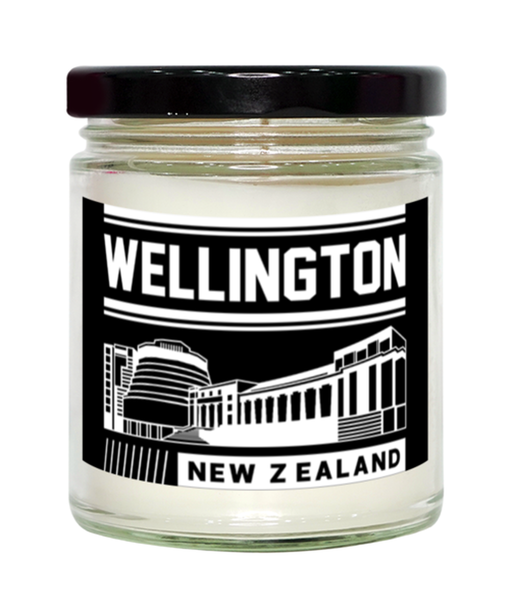 Wellington, Vanilla Candle. Model 60084